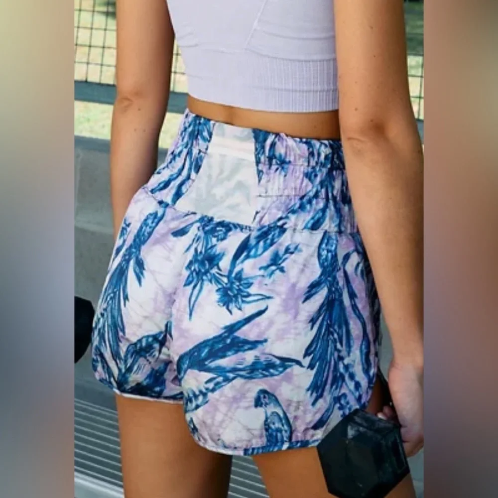 💫 FP MOVEMENT by FREE PEOPLE ‘The Way Home’ Printed Shorts - XS in White/Blue